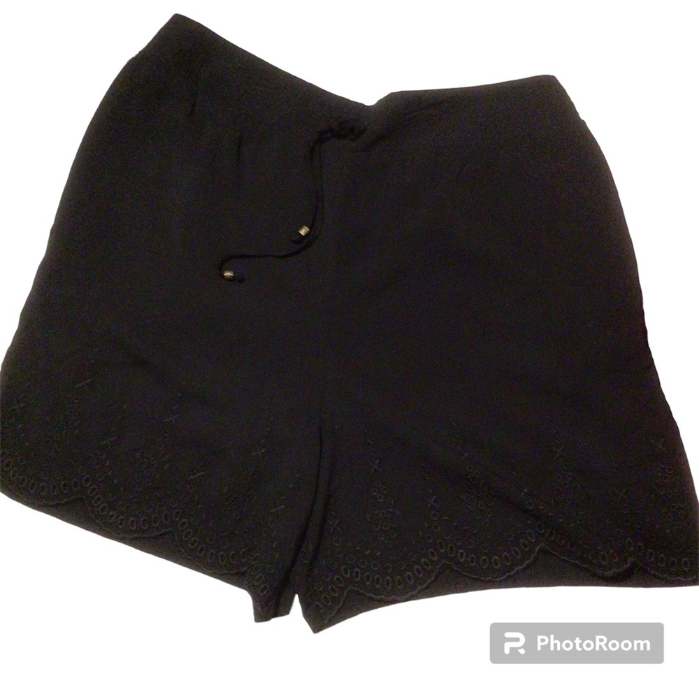 Black Shorts with Scalloped Hem Size 0X